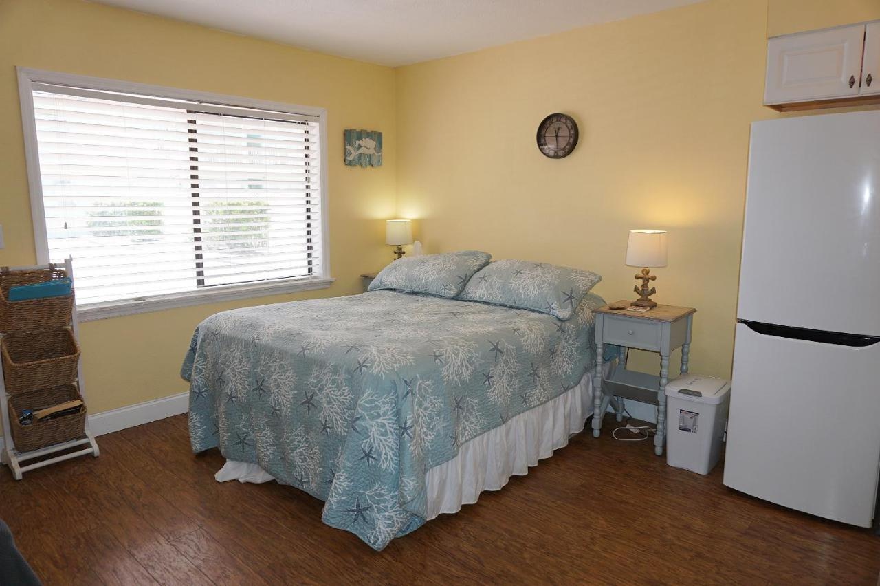 Redington Surf Resort By Travel Resort Services St. Pete Beach Exterior foto