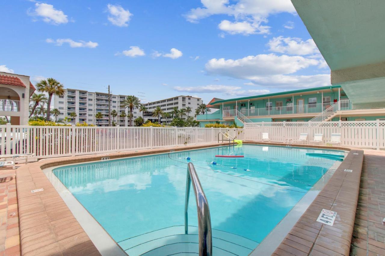Redington Surf Resort By Travel Resort Services St. Pete Beach Exterior foto