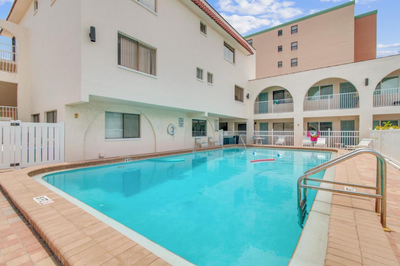 Redington Surf Resort By Travel Resort Services St. Pete Beach Exterior foto